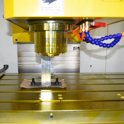 4axis Small Horizontal Machining Center CNC Vertical Milling Center Vmc1370